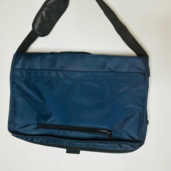 NWT SOLO Navy Expandable 15.6” Laptop Messenger Briefcase Shoulder Bag - Picture 8 of 16